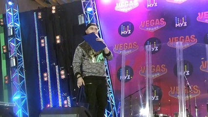 Грег разыгрывает призы