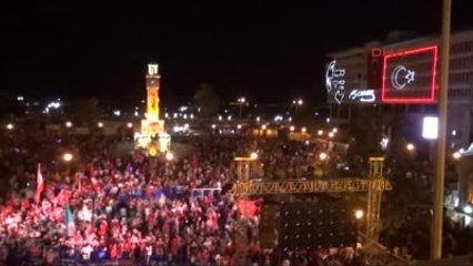 İzmir 'Demokrasi Nöbeti'ne Engelli Vatandaşlardan Destek