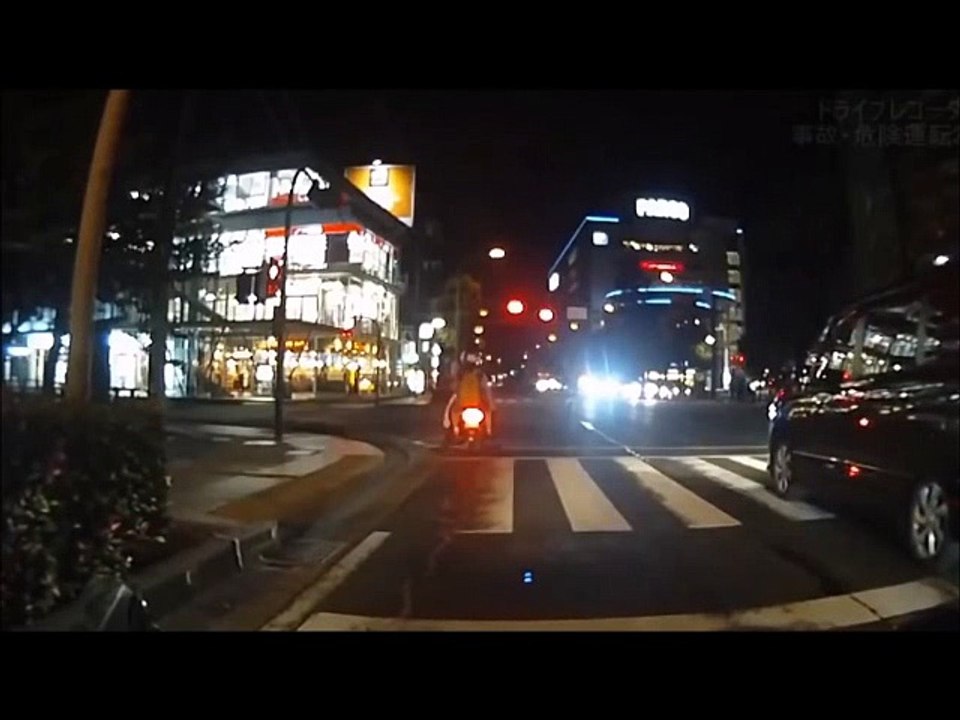 【決定的瞬間】ドラレコが捉えたバイクがやらかした結果www