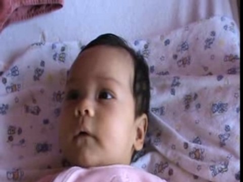 petits sourires sur la table à langer