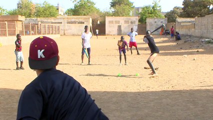 Des Japonais font découvrir le base-ball aux Sénégalais