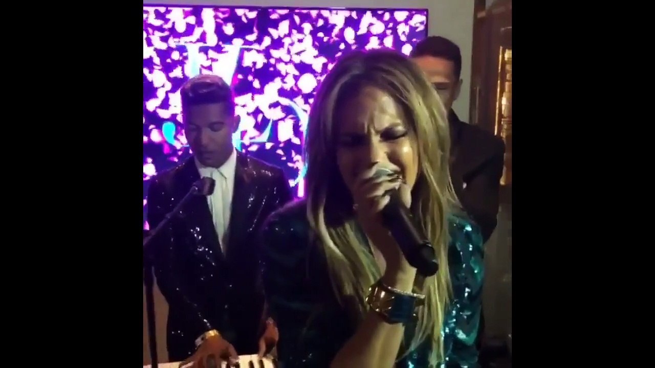 Jennifer Lopez & Maxwell Sing Duet - J. Lo Dances to Rihanna 'Work'