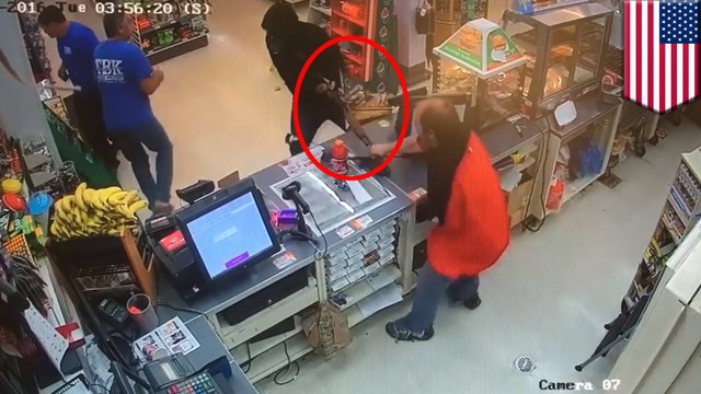 Un commis de chez 7-Eleven arrache l'arme à feu d'un cambrioleur
