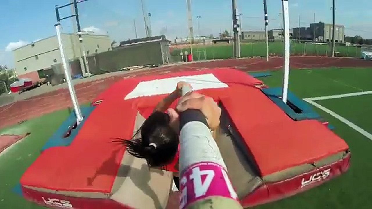 La Atleta Se Prepara A Saltar: La Toma Subjetiva Los Tendra Pegados A La Pantalla!