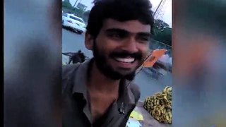 Dunya News- Fruit seller with melodious voice becomes famous on social media.