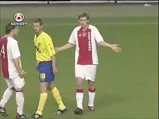 But marqué en rendant la balle à l'adversaire.. Football FAIL