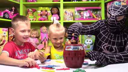 Челлендж Пират в бочке Развлечение для Детей! Ярослава Spiderman Игорек - Challenge Pop up Pirate