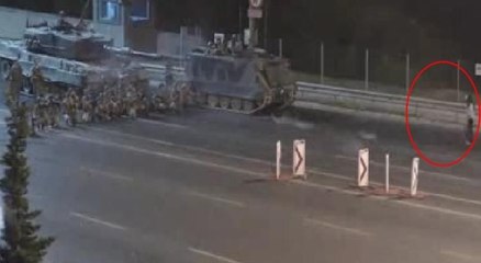 Darbeci askerlerin kurşun yağmuruna böyle direndi