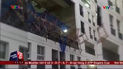 TP HCM: Sập giàn giáo công trình, 3 công nhân thương vong.
