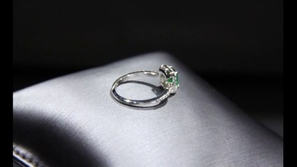 Zümrüt Taşlı Klasik Pırlanta Yüzük