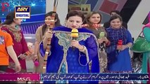 Girls Attack Fahad Mustafa in Lahore – Jeeto Pakistan