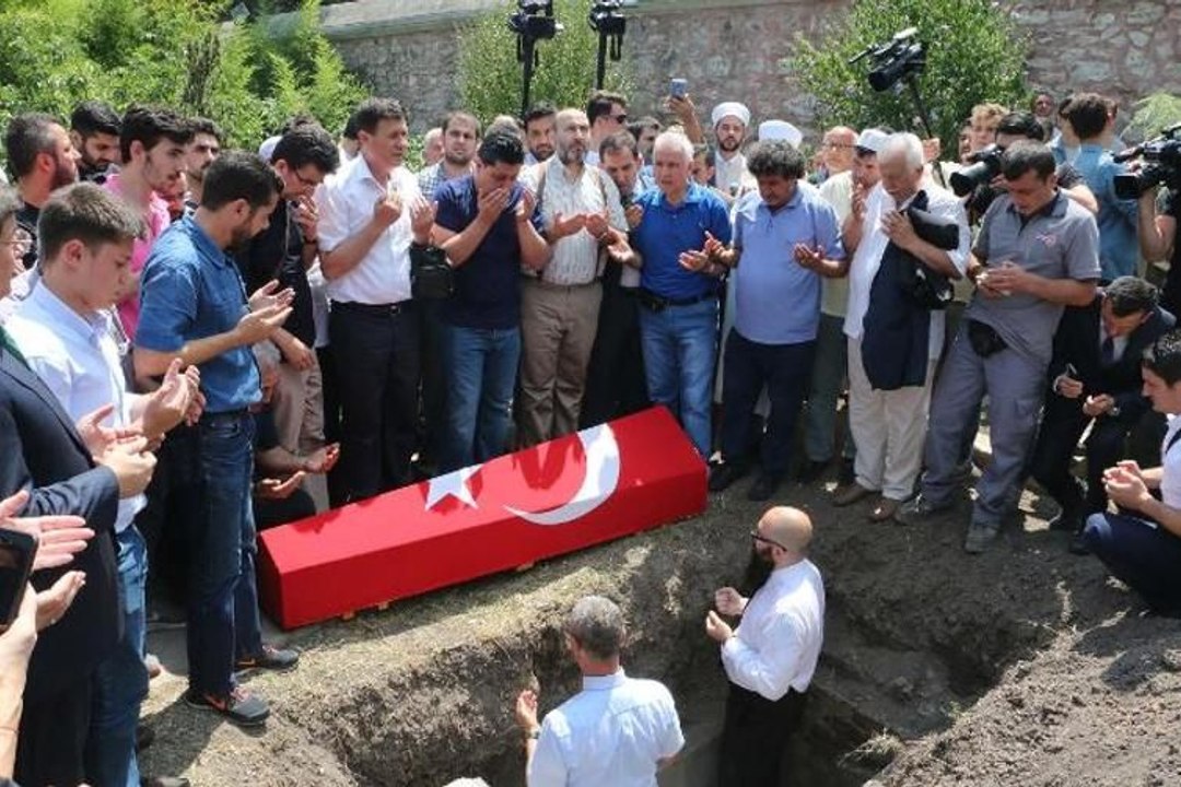 Prof. Dr. Halil İnalcık Fatih Camii Haziresi'nde toprağa verildi