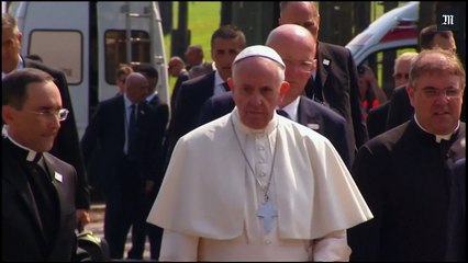 Le pape en visite silencieuse à Auschwitz
