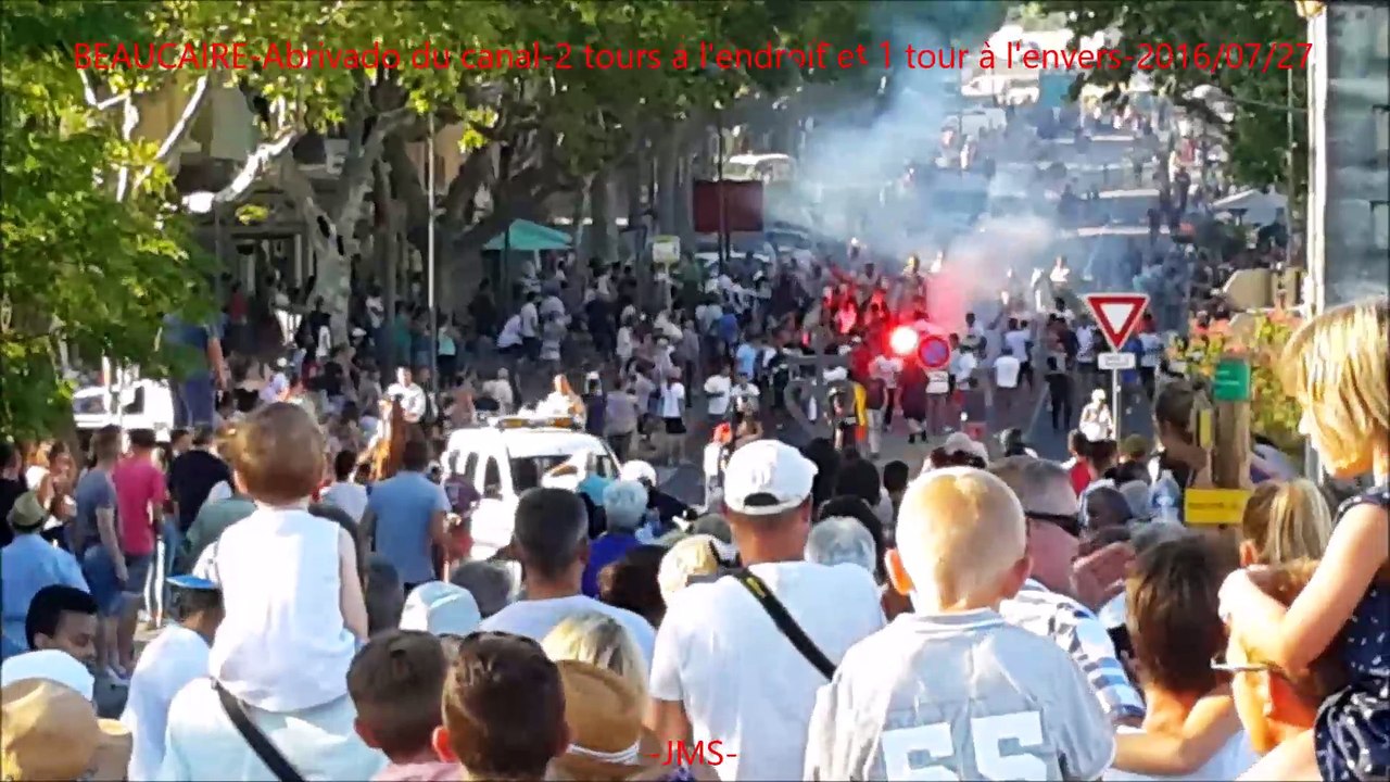 BEAUCAIRE-Abrivado-du-canal-2-tours-a-l'endroit-1-tour-à-l'envers-2016-07-27-VL
