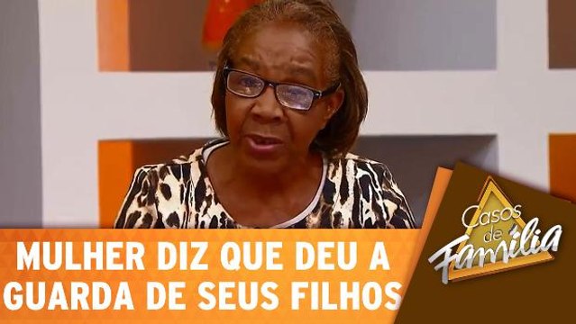Mulher diz que deu a guarda de seus filhos para a mãe