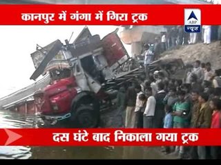 Kanpur: Truck plunges into river, 5 injured
