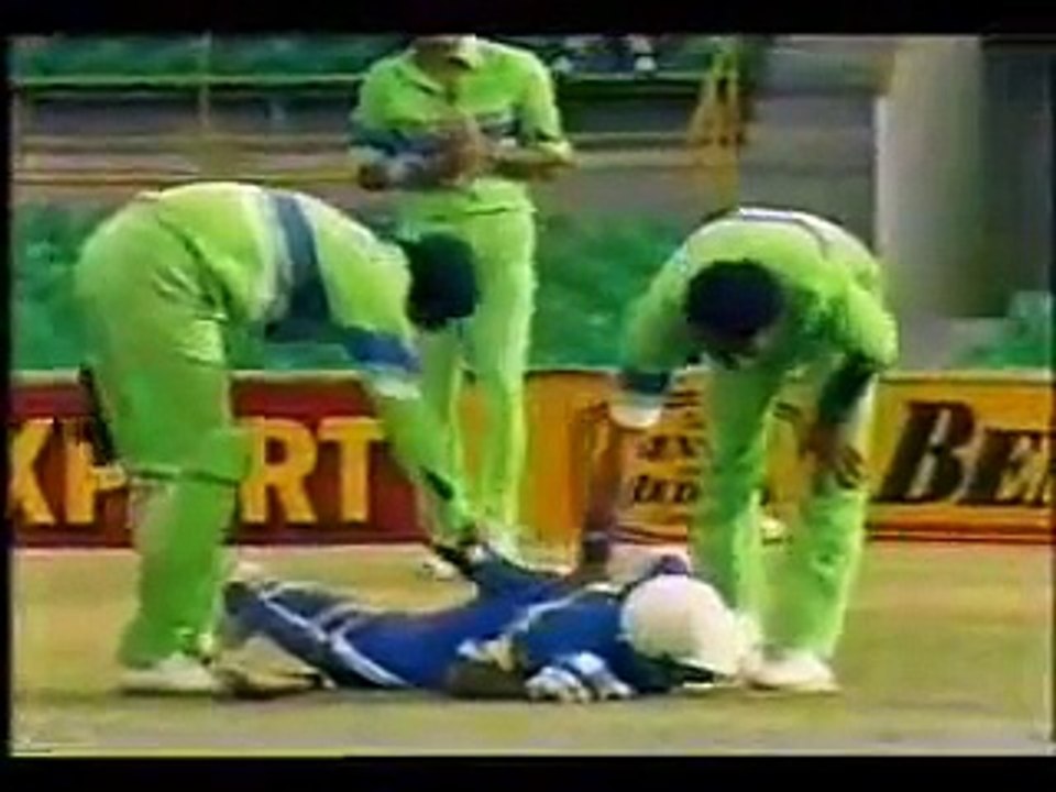 wasim akram bowling scares the hell of Batsman  Must Watch