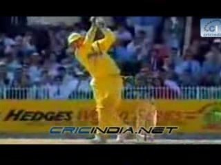 Waqar Younis breaks middle stump