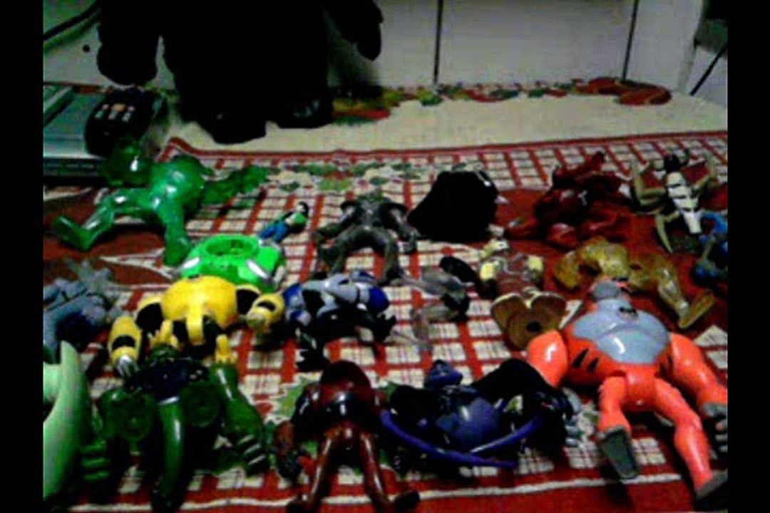 Douglas e Bonecos do Ben 10