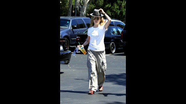 Kim Basinger Hot Sexy Feet & Thighs Sexy Legs