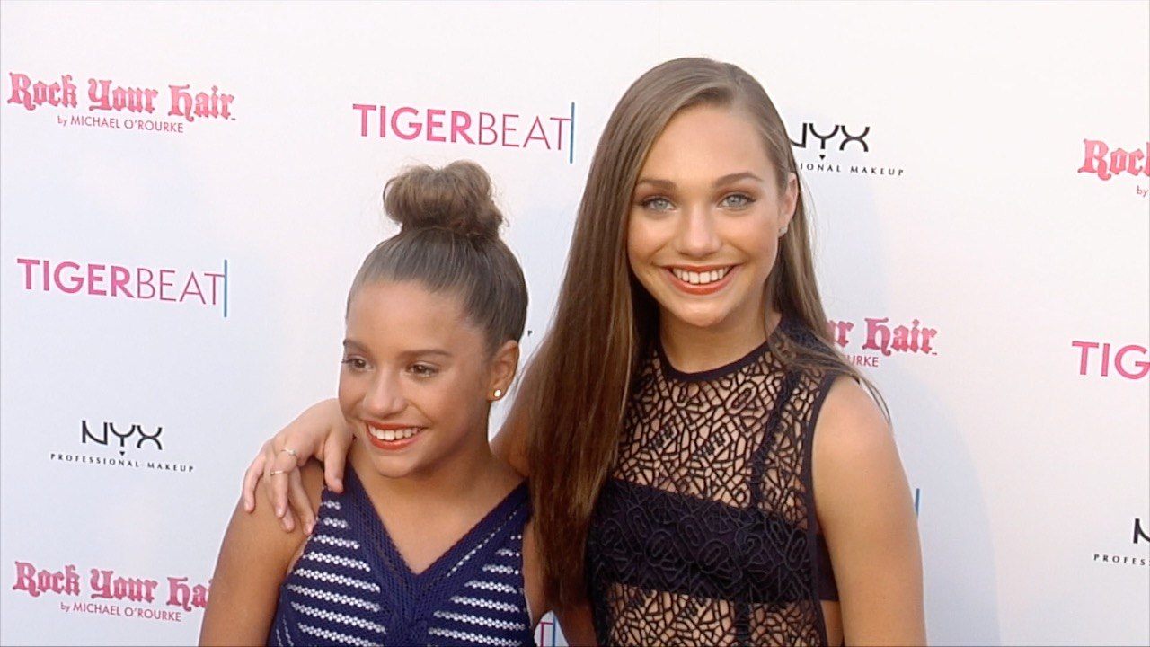 Maddie Ziegler & Mackenzie Ziegler "TigerBeat" Teen Choice Awards Pre-Party Bash
