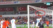 Medipol Başakşehir - Rijeka Maçında Hakem Temsilcimizin Penaltısını Vermedi