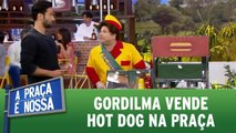 Gordilma vende hot dog na praça