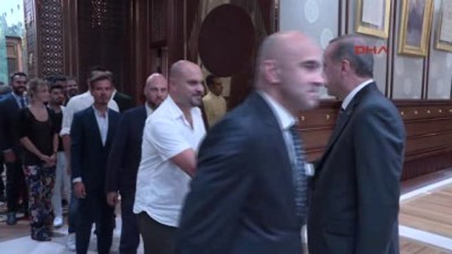 Cumhurbaşkanı Erdoğan, Sanatçı, Oyuncu, Radyocu ve Sporcuları Cumhurbaşkanlığı Sarayı'nda Kabul Etti