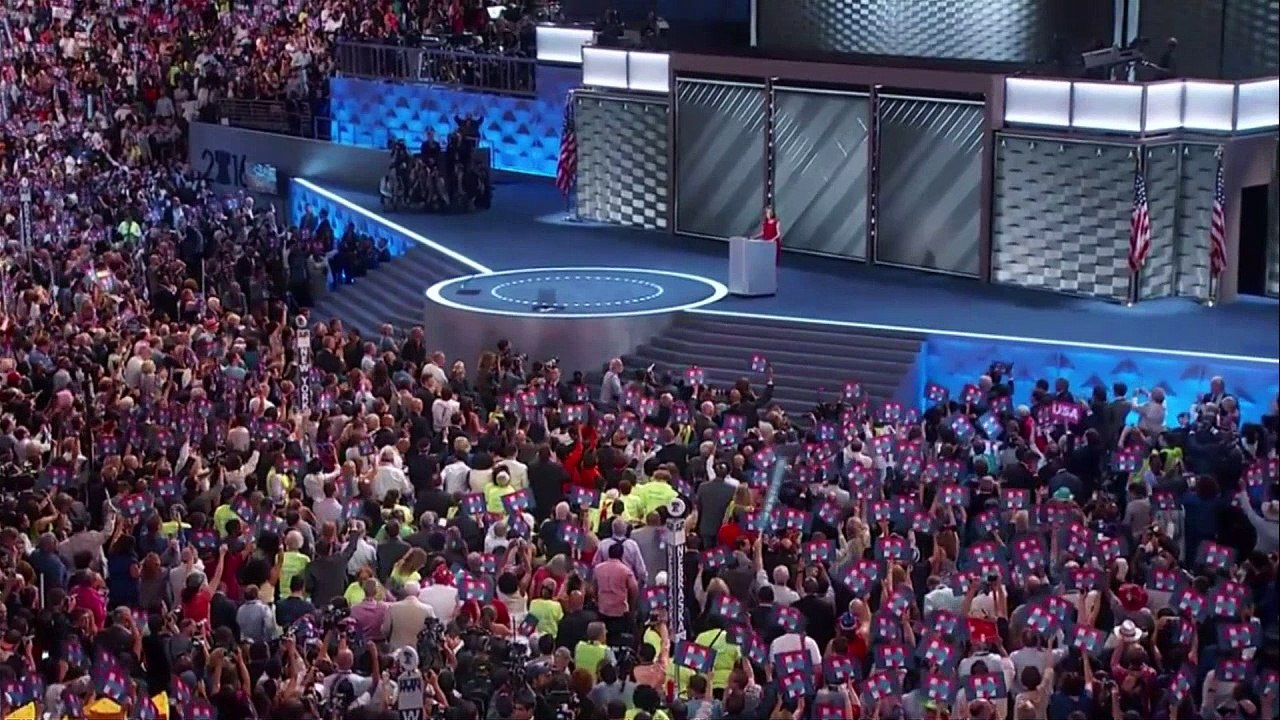 Chelsea Clinton emotionally supports mother Hillary