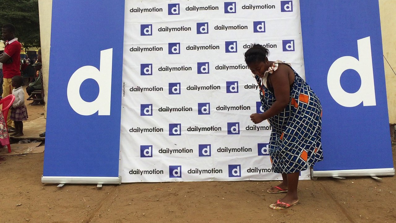 Daily Danse Genereuse Yopougon saguidiba - Anne Bleu