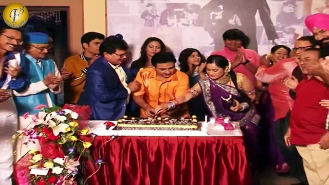 CUTTING A CAKE II TARAK MEHTA KA OOLTA CHASMA 9 YEARS COMPLETION CAKE CUTTING