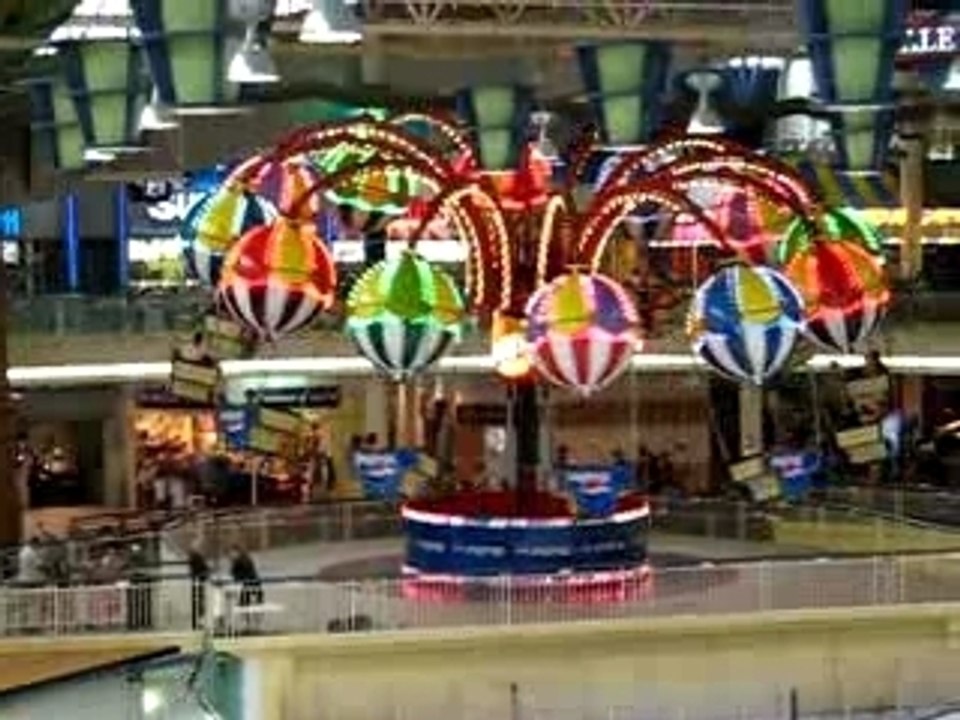 manège au coeur  du centre d'achat  de la capital(québec)