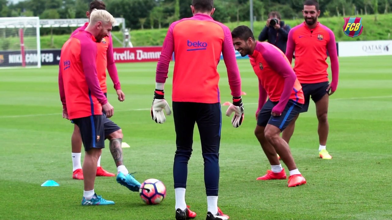 Lionel Messi humilie Luis Suarez et Mathieu à l'entraînement - Barça