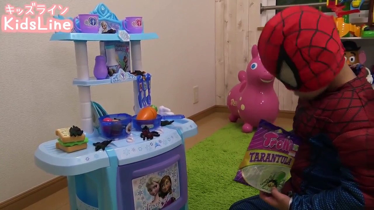 Spiderman vs Frozen Elsa Spider Gummy candy スパイダーマン vs アナと雪の女王 エルサ クモグミ