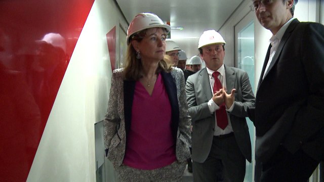 Ségolène Royal visite la Grande Arche de La Défense