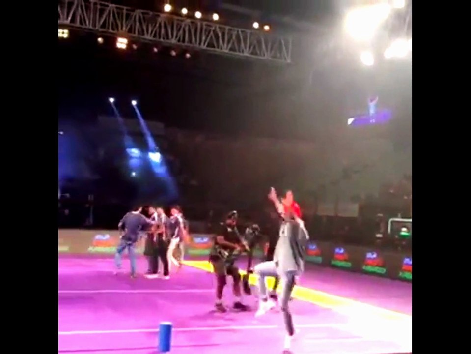 DILJIT PLAYING KABBADI  PRO KABBADI  STAR SPORTS  TELGU TITANS VS JAIPUR PINK