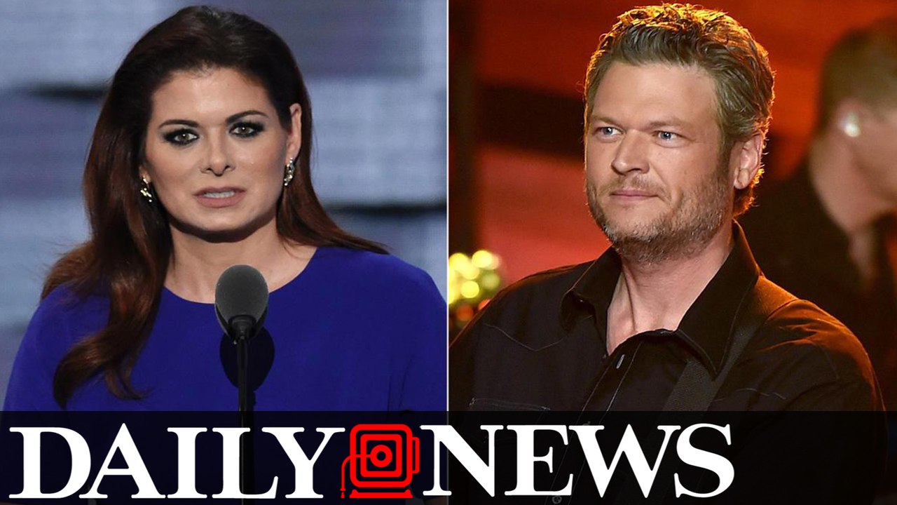 Debra Messing Apologizes To Blake Shelton on Twitter