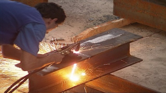 ¿Qué causa un desprendimiento de retina?