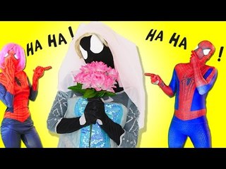 SPIDERMAN vs VENOM Frozen Elsa Bride Bad Dream w/ Princess Kidnapped by Joker in Real Life