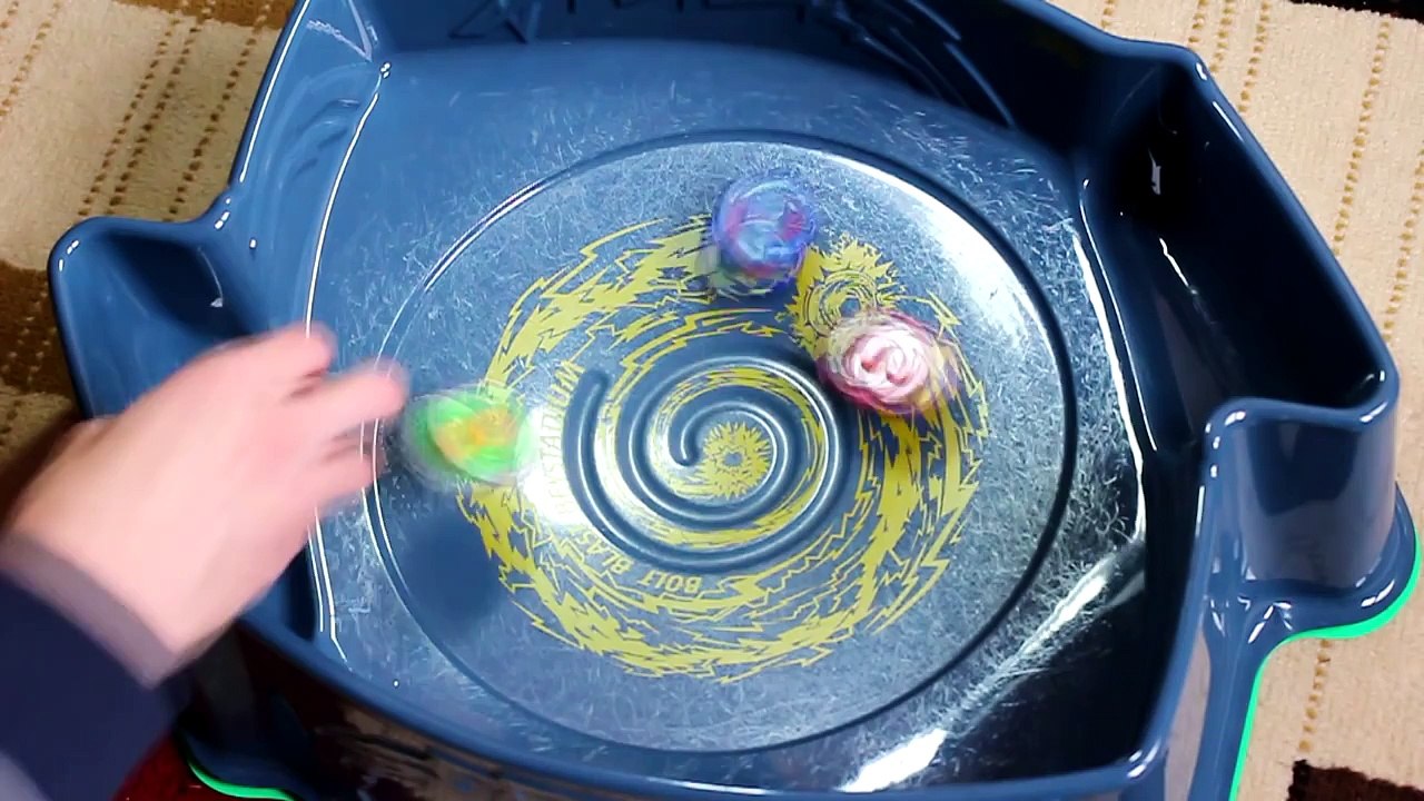 Beyblade Battle Royal Galaxy Pegasus vs Earth Eagle vs Flame Libra vs Ray Striker!