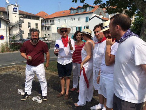 Quand France Bleu Pays Basque défie France 3 Euskal Herri au lancer d'espadrilles