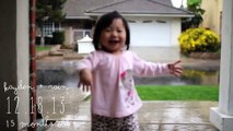 une petite fille découvre les gouttes de pluie