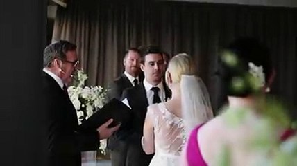 La fuite hilarante d'une demoiselle d'honneur de 3 ans