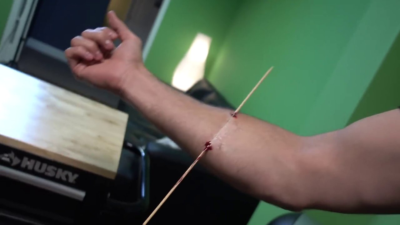 10 MAGIC PRANKS - HOW TO PRANK - howtoPRANKitup