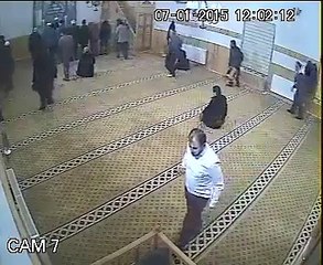 Namaz kılan amcaya yılın şakası