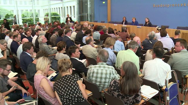 Merkel maintient son cap sur les réfugiés malgré les attentats