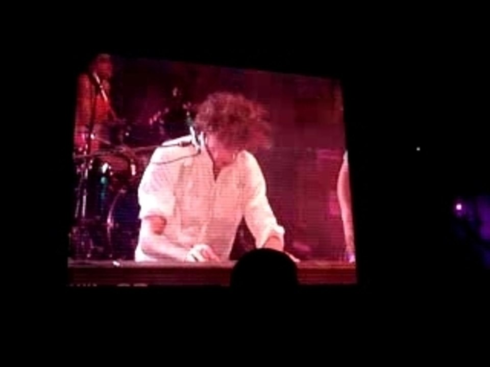 Mika Gaou Stuck In The Middle