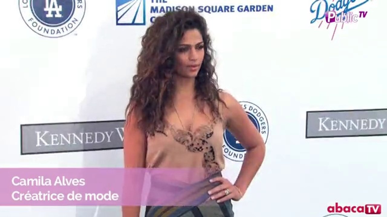 Lea Michele : Super sexy, elle dévoile sa poitrine sur red carpet !