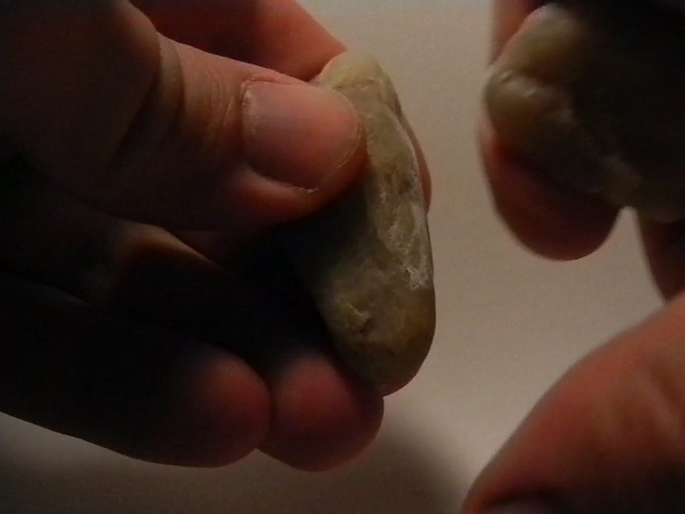 Tribolumineszenz von quarz (zeitlupe)