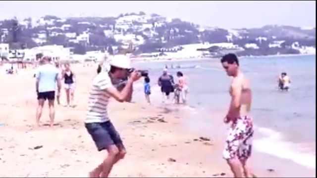 التونسي و التبزنيس في البحر هههه برجولية قوية ياسر وقفتلو مخو !! ♥